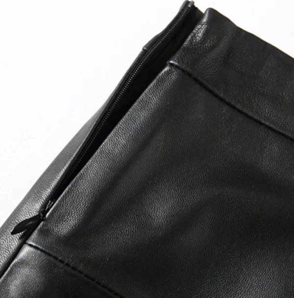 24 Plongez dans l'élégance avec notre Jupe Midi en Cuir Véritable Fashion New Star. Conçue pour toutes les femmes et toutes les saisons, cette jupe crayon offre un style chic et confortable pour le travail et les soirées.
